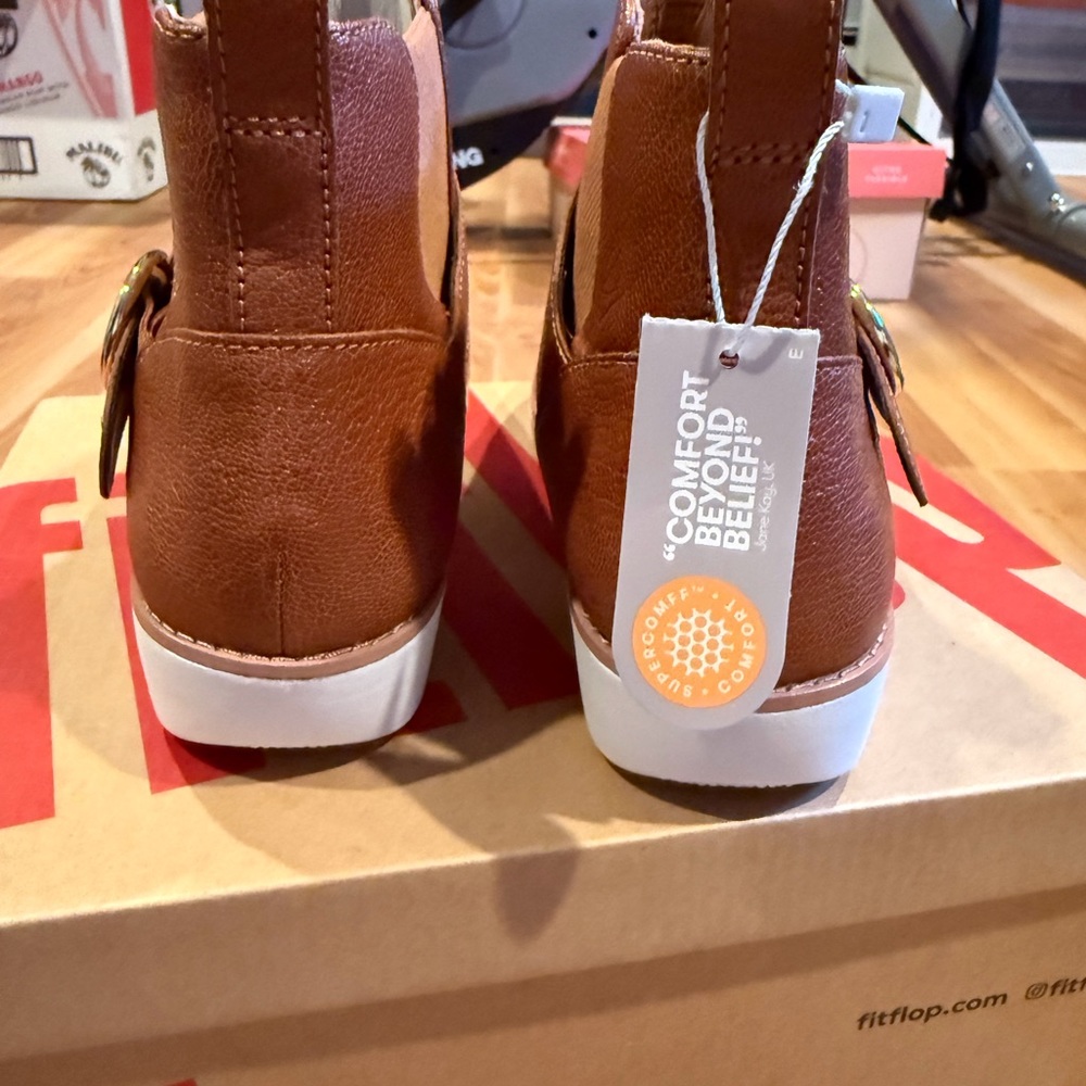 Womens Fitflop Bria Buckle leather bootie. Tan 6.5 New in box. Made for Comfort - Picture 6 of 8
